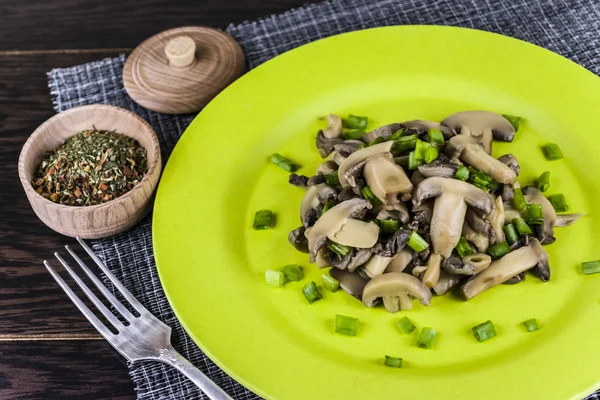 Salade van ingemaakte paddestoelen — Stockfoto