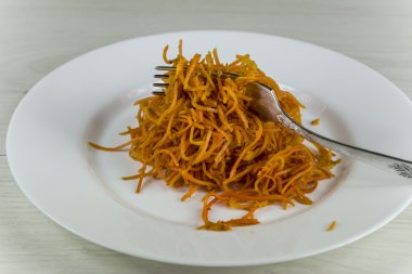 Baharat ile havuç salatası