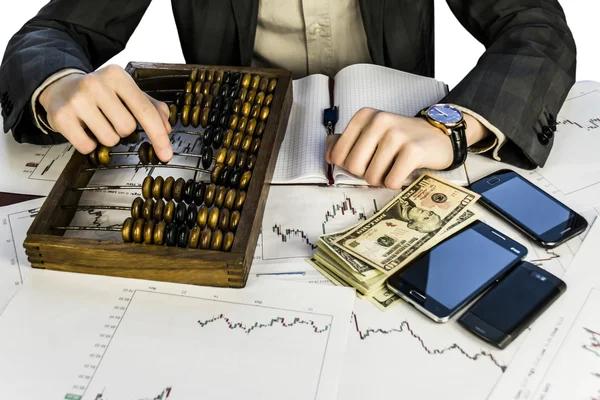 Wisselkoersen en Forex grafieken maken geld houten abacus — Stockfoto