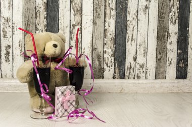 Oyuncak ayı ve hediye, tatil, aşk