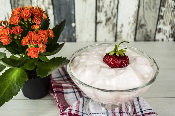 Erdbeerjoghurt — Stockfoto