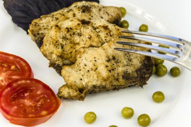 kızarmış balık ve fesleğen