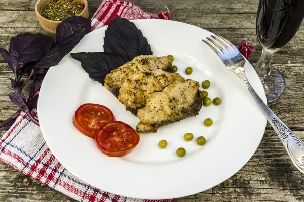 kızarmış balık ve fesleğen