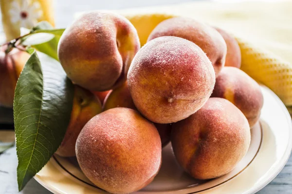 Peach on a plate — Stock Photo, Image