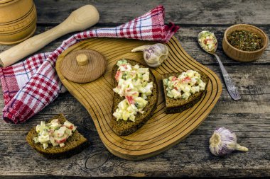 meze salata sandviç yumurta, Yengeç sopa ile