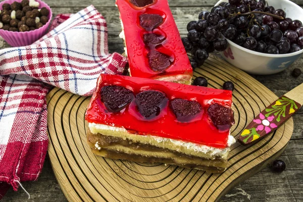 Cake with strawberries — Stock Photo, Image