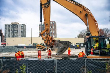 Toronto, Kanada 'daki yeni Calendonia GO istasyonunun inşaatı