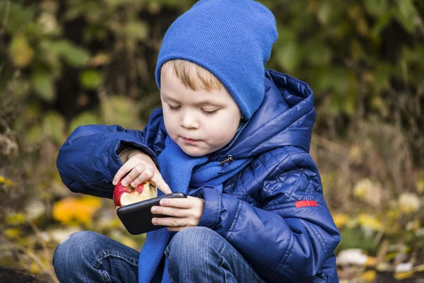 Boy playing in a smartphone — Stock Photo, Image