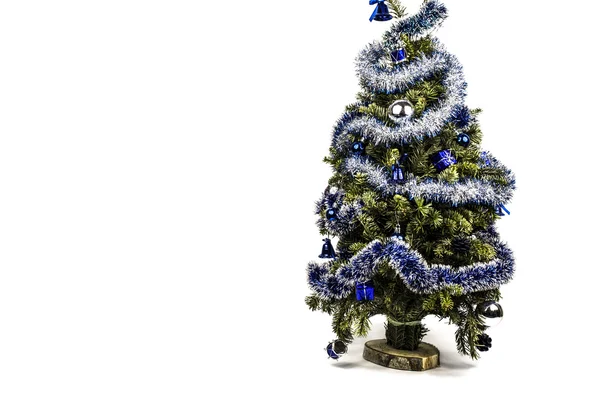 Kerstboom op een witte achtergrond — Stockfoto