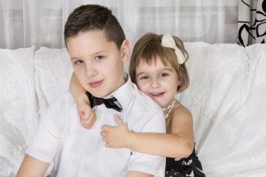 küçük kız güzel çocuk centilmen sarılma