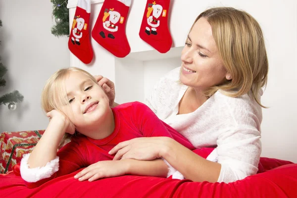 Mom and daughter at Christmas — Stock Photo, Image