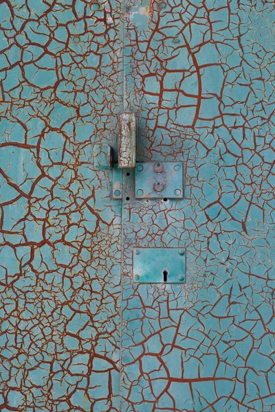 Tekstur Berkarat Pintu Besi Biru Dengan Lubang Kunci Dengan Banyak — Stok Foto