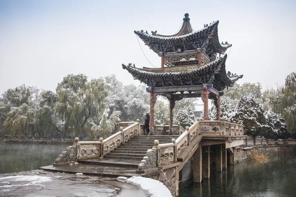 Bower sombrío en el lago oeste en hangzhou, China — Foto de Stock