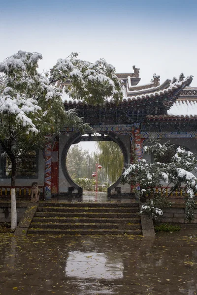 Lyssky løvhytte på vestsjøen i Hangzhou, Kina – stockfoto