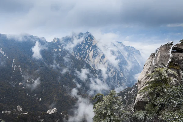 Monte Huang con niebla — Foto de Stock