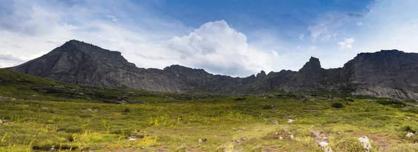 Gölde en güzel dünya Ergaki Milli Parkı, Rusya üzerinde — Stok fotoğraf