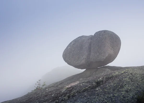 Wonder of Nature. Hanging Stone Kjeragbolten — Stock Photo, Image