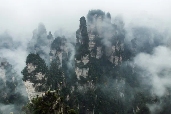 Montañas Amarillas Huangshan, una cordillera en el sur de la provincia de Anhui, al este de China . —  Fotos de Stock