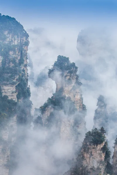 Huangshan geel Mountains, een bergketen in het zuiden van de oostelijke provincie Anhui, oostelijk China. — Stockfoto