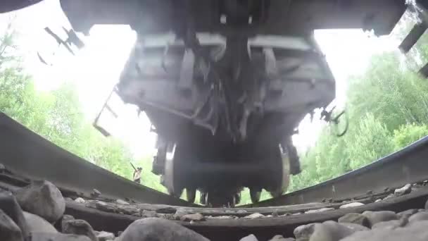 POV, trein over nokzijde van trein — Stockvideo