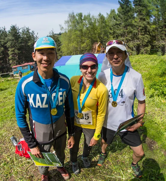 ALMATY, ALMATY DISTRIKT,KAZAKHSTAN - MAY 22, 2016: Open competition SKY RANNING 2016 held in Eliksay gorge. Awarding of the winners of the race, prizes. — Stock Photo, Image