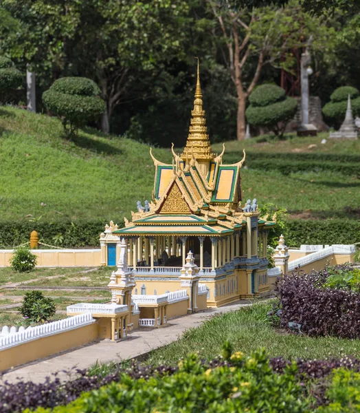 Temple Seema Malaka sur le lac Beira . — Photo