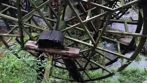 Steel water wheel turning under power — Stock Video