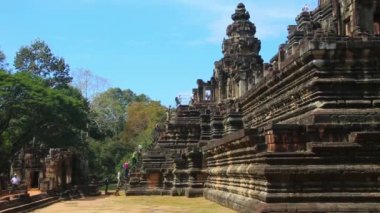 Merdiven amfitiyatro kız