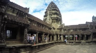 Angkor wat Tapınağı tırmanma turist