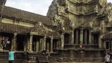 Angkor wat Tapınağı tırmanma turist