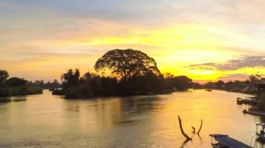 Günbatımı üzerinde Amazon - Rio Napo Ekvator - Timelapse önemli bir kolu
