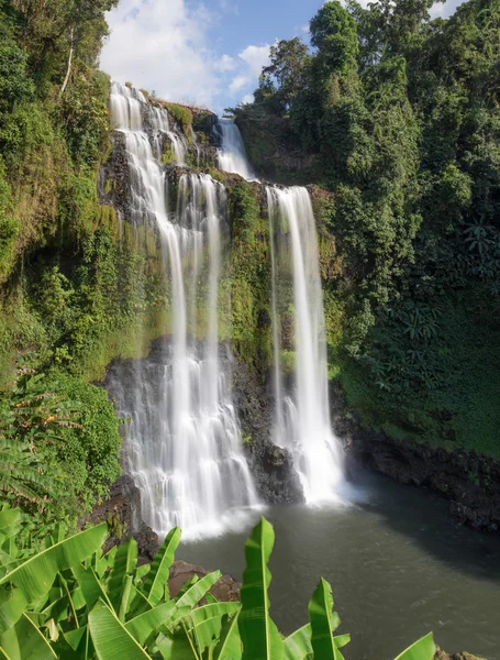 Questa bellissima cascata comunemente conosciuta come SHUKNACHARA FALLS — Foto Stock
