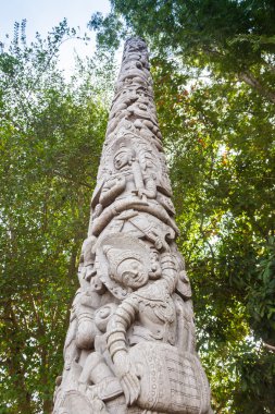 Giant Buddha - Po Lin manastırda bronz heykel.