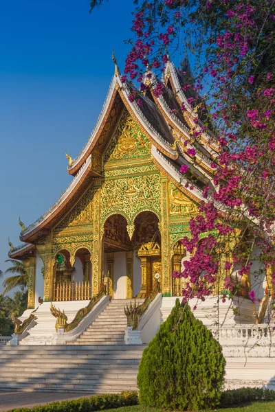 O famoso templo de mármore Benchamabophit de Bangkok, Tailândia — Fotografia de Stock