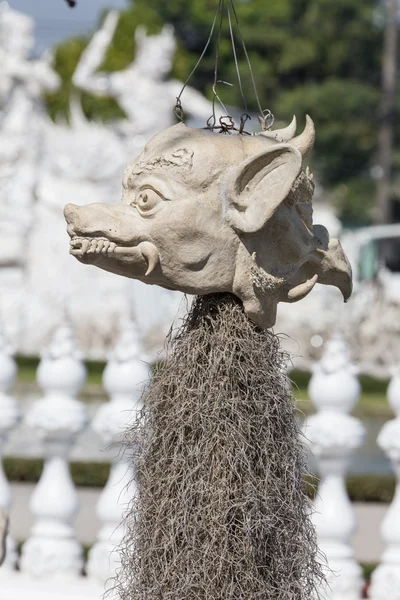 Kámen děsivá - skalní skulptury obrovské hlavy vytesané do pískovcové skály — Stock fotografie