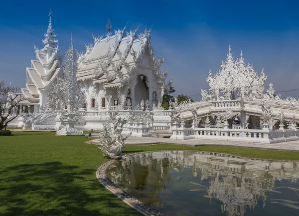 Wat Rongkhun tempel in schemering — Stockfoto