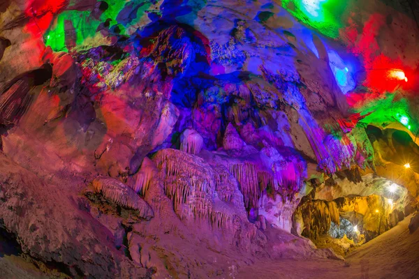 La grotte. Magnifique vue sur le Devetaki — Photo