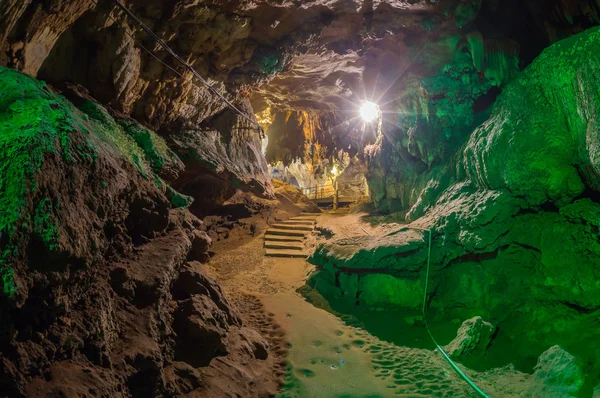 La grotte. Magnifique vue sur le Devetaki — Photo