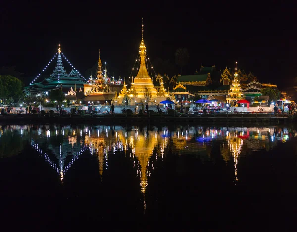 Belles couleurs claires du crépuscule à Wat Jong Klang et Kham dans la province de Mae Hong Son, Thaïlande . — Photo