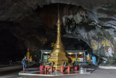 Saint Paul kutsal heykeli yeraltı mağara içinde