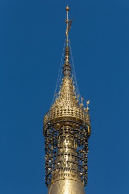 altın rock stupa Myanmar.
