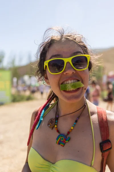 Chica en el festival étnico. Brillante colorido y hermoso . — Foto de Stock