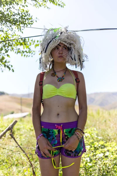 Menina no festival étnico. Brilhante colorido e bonito . — Fotografia de Stock