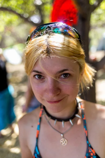 Chica en el festival étnico. Brillante colorido y hermoso . —  Fotos de Stock