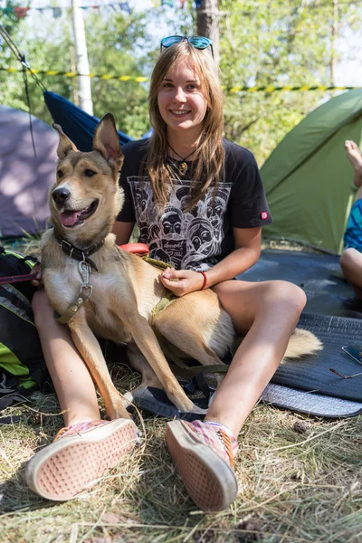 Chica en el festival étnico. Brillante colorido y hermoso . — Foto de Stock