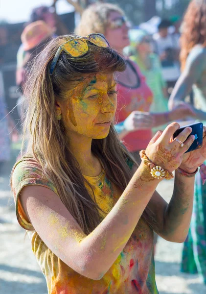 Menina no festival étnico. Brilhante colorido e bonito . — Fotografia de Stock