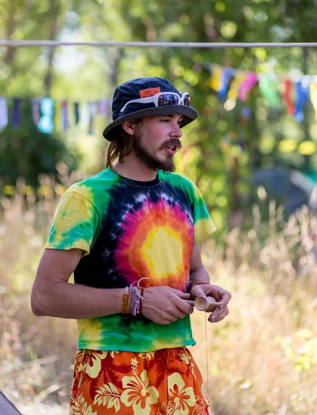 Pessoas em festival de verão étnico — Fotografia de Stock