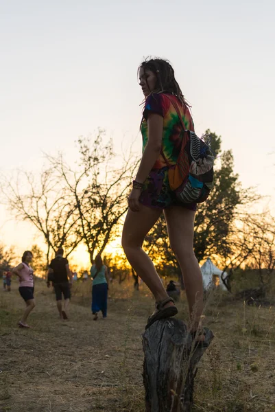 Fille sur le festival ethnique. Lumineux coloré et beau . — Photo