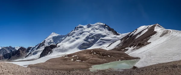 Красивые горы Казахстана — стоковое фото