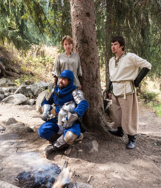 People play RPG games in nature era of the Middle Ages — Stock Photo, Image